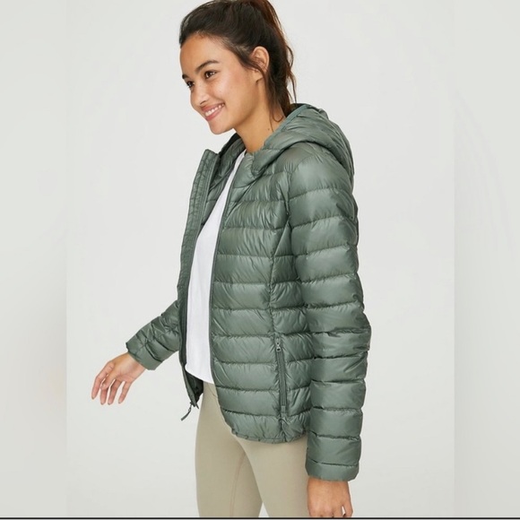 TNA Jackets & Blazers - Aritzia (TNA) Super Light Puffer